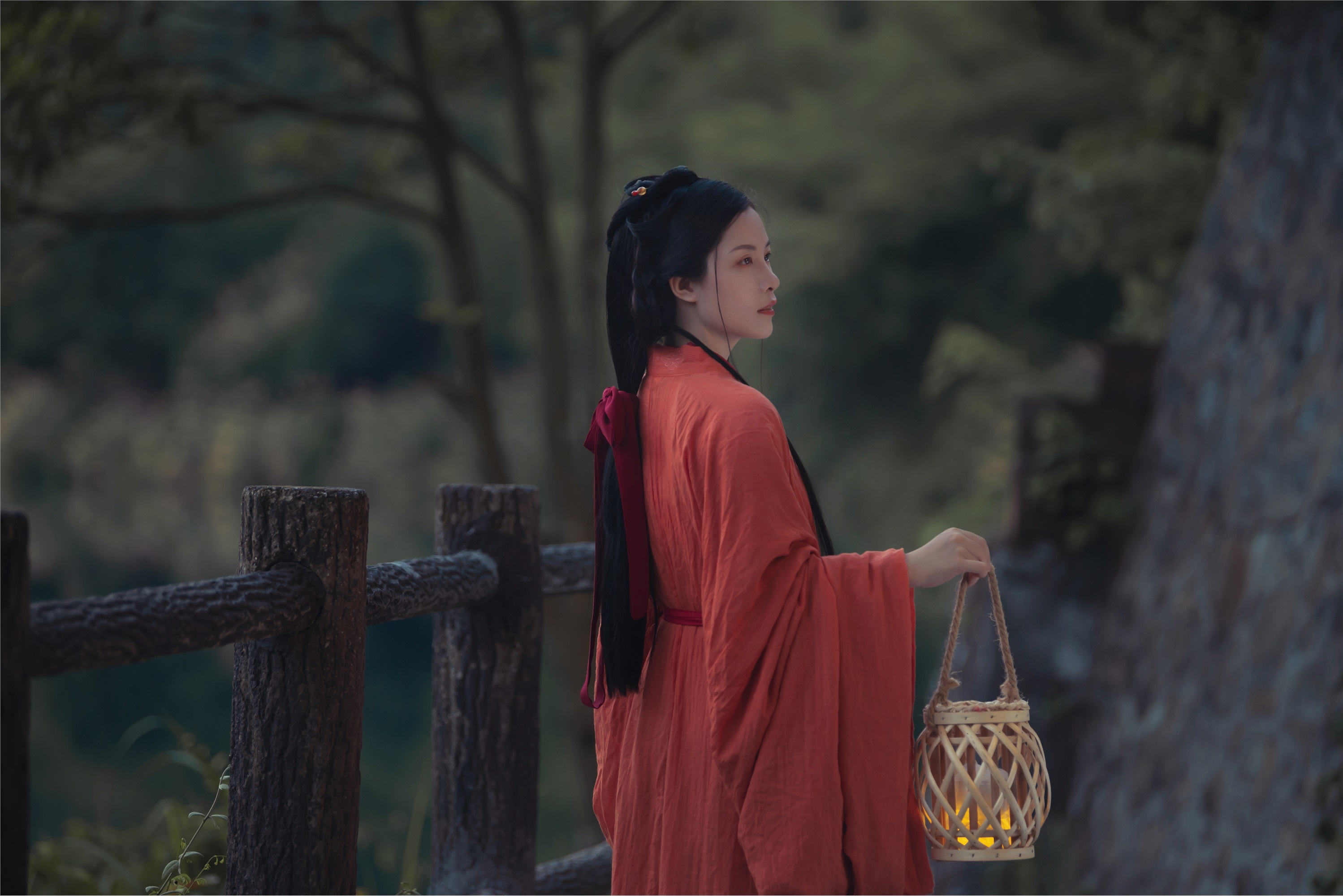 YITUYU艺图语 2021.09.08 人间忽晚 山河已秋 秦笙